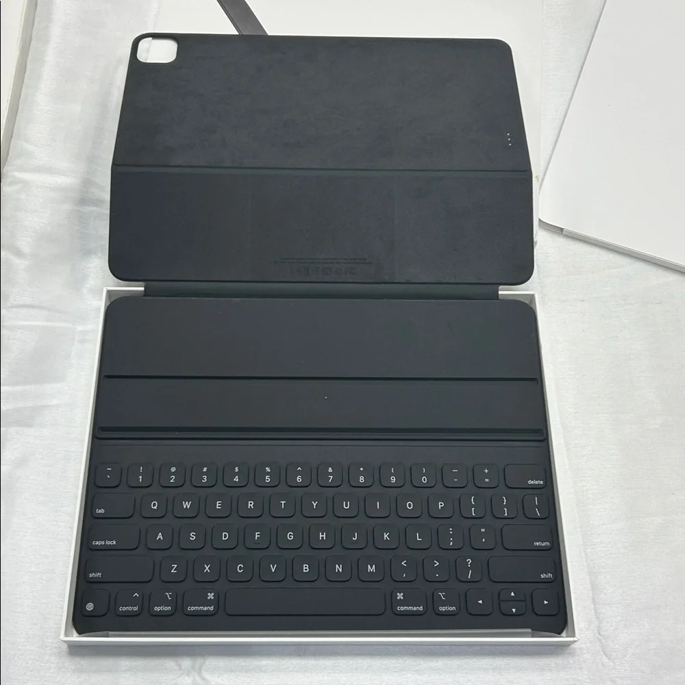Apple iPad Keyboard Folio in Dark Gray